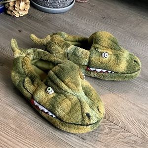 Stride Rite Plush Green Crocodile Slippers Size 11/12